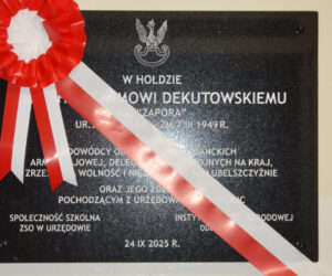 Odsłonięcie tablicy ku czci mjr. Hieronima Dekutowskiego „Zapory” w Urzędowie